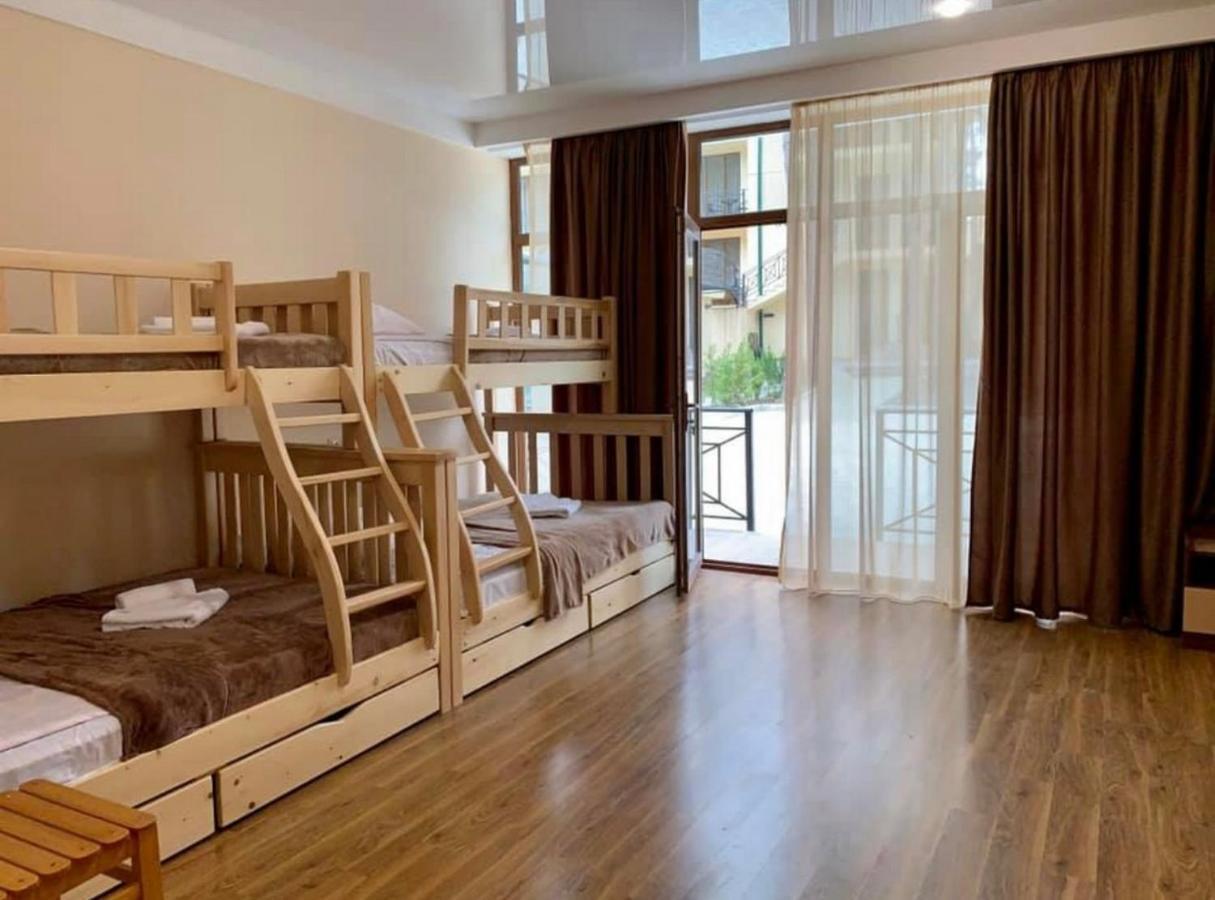Hotel Surami 외부 사진
