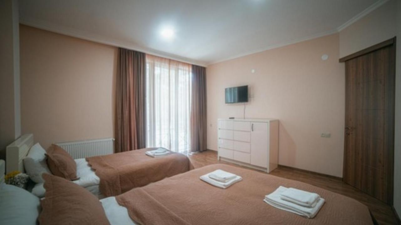 Hotel Surami 외부 사진
