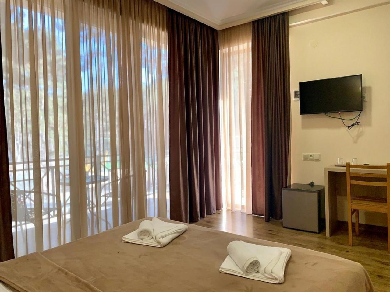 Hotel Surami 외부 사진