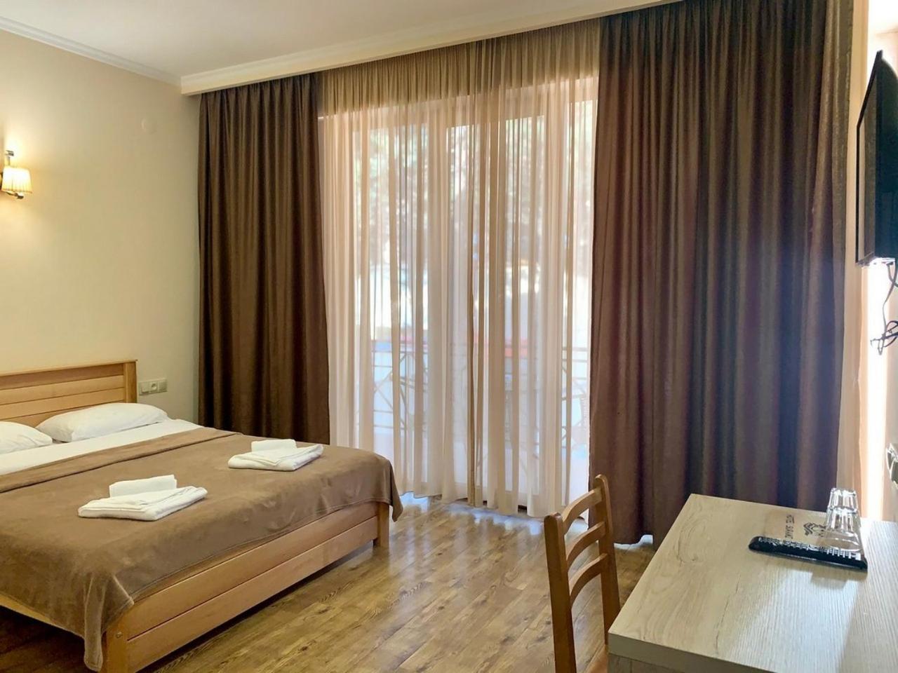 Hotel Surami 외부 사진