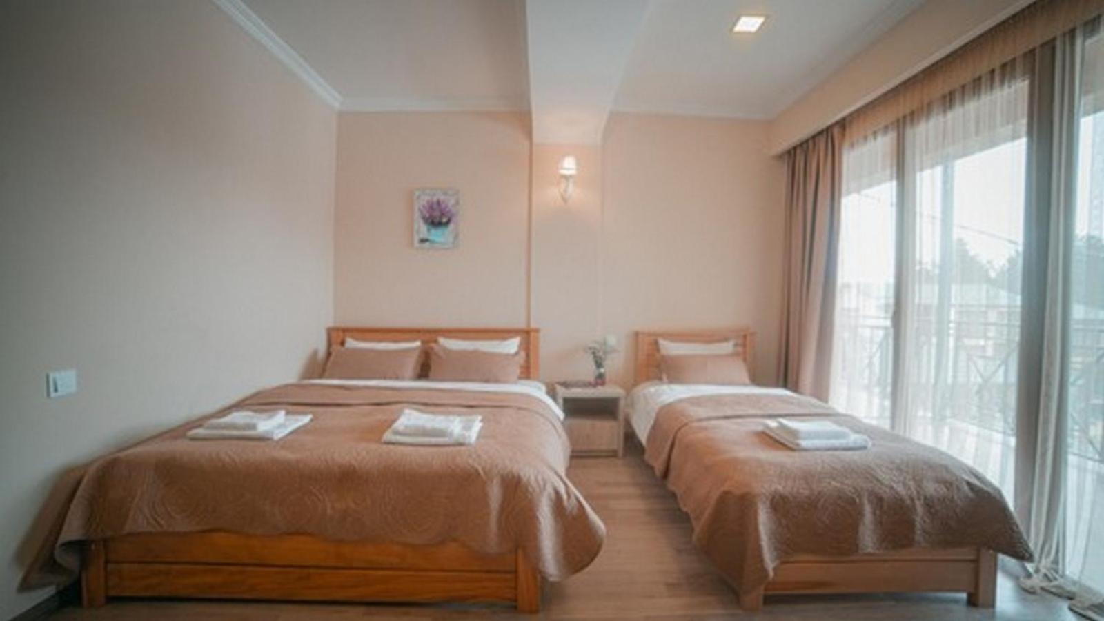 Hotel Surami 외부 사진