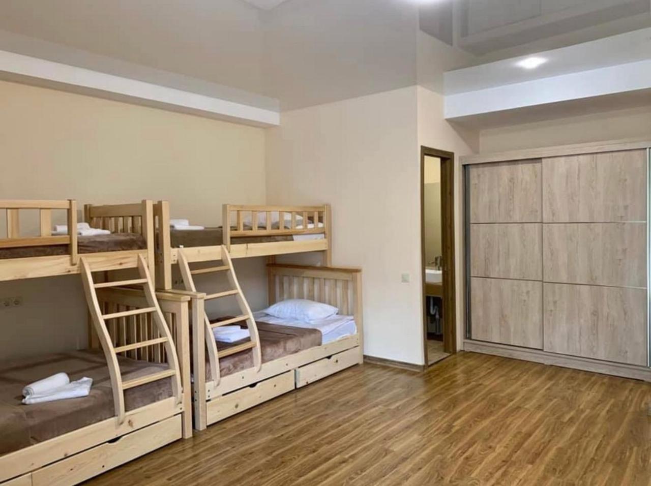 Hotel Surami 외부 사진