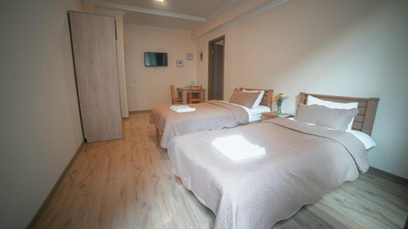 Hotel Surami 외부 사진